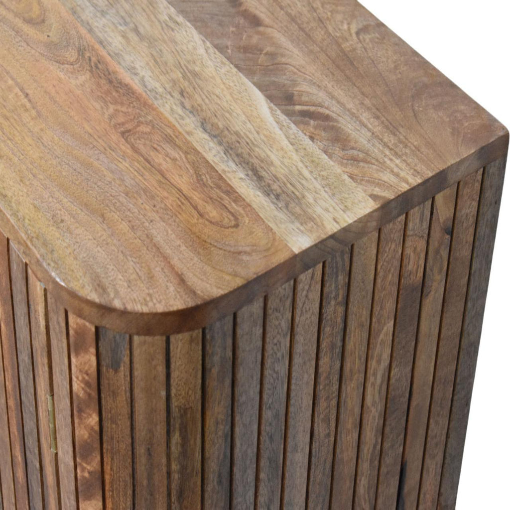 Dulap cu front striat curbat