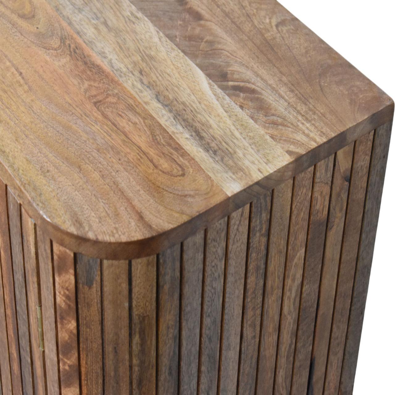 Dulap cu front striat curbat